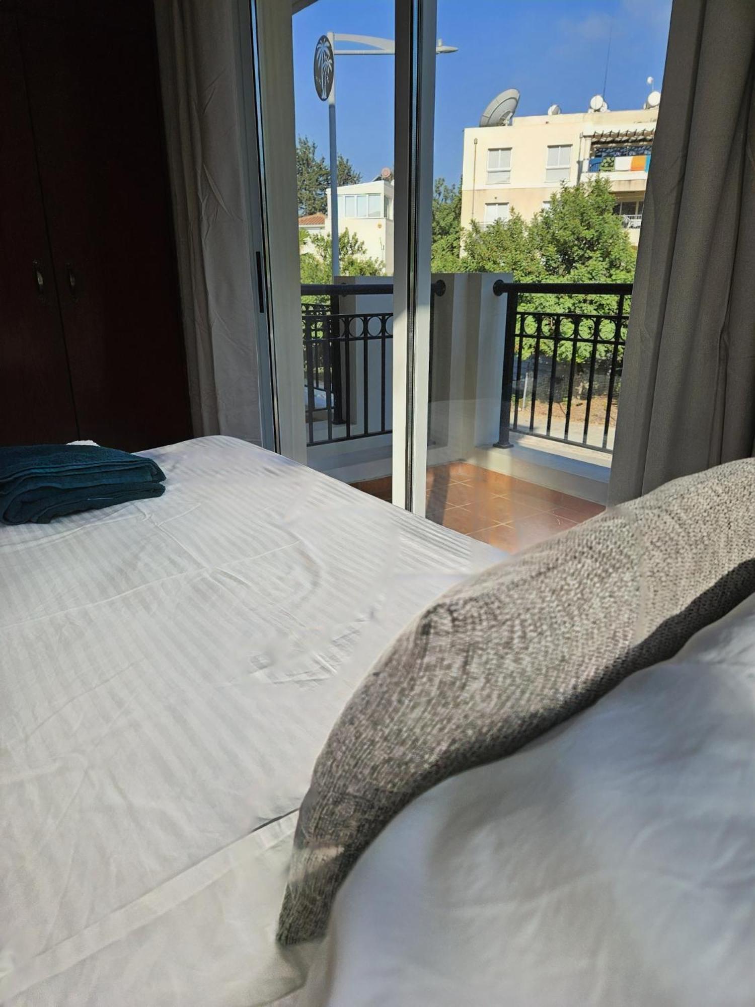 The Brightstay Paphos, 2 Bed Apt, Riviera, Universal Apartament *